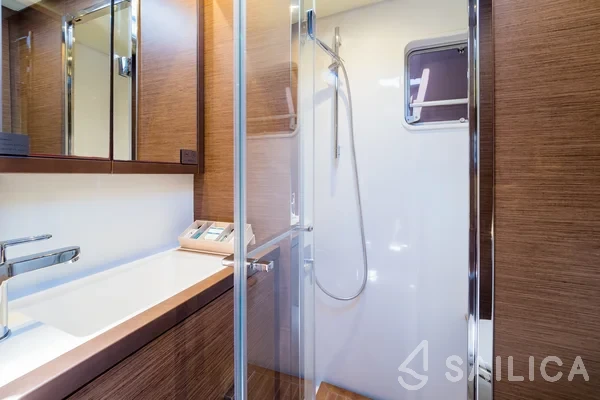 Lagoon 620 - Yacht Charter Sailica