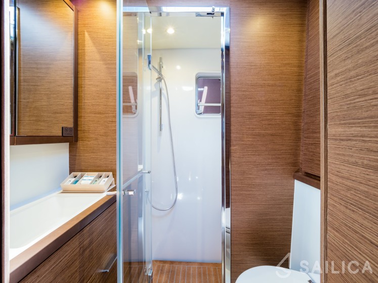 Lagoon 620 - Yacht Charter Sailica