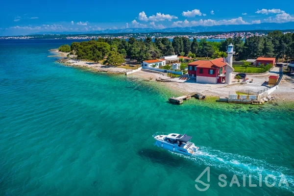 Merry Fisher 795 - Yacht Charter Sailica