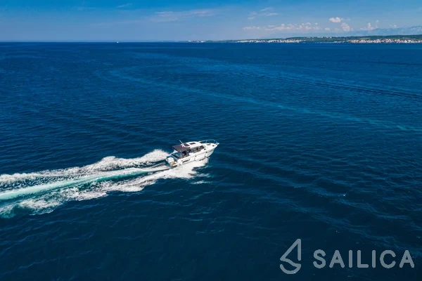 Merry Fisher 795 - Yacht Charter Sailica