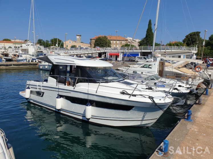 Merry Fisher 895 - Yacht Charter Sailica