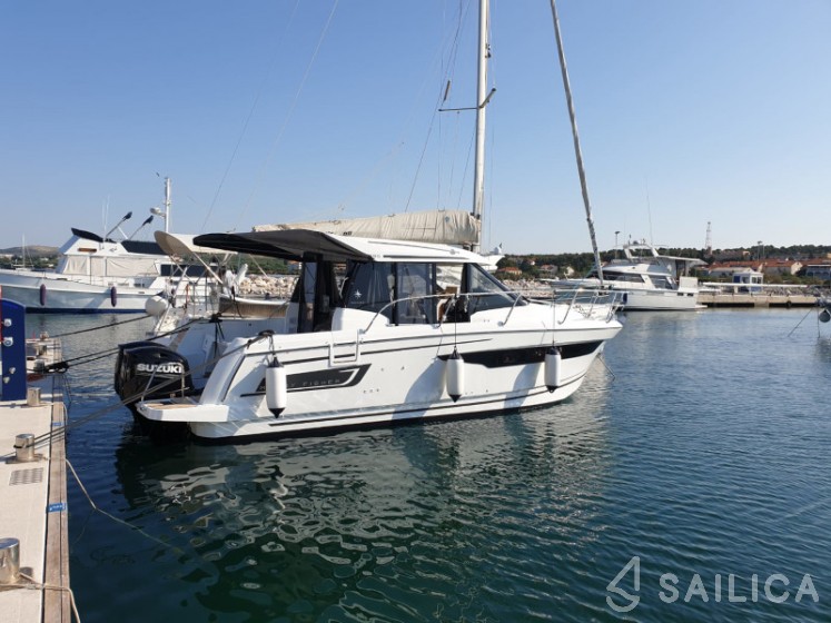 Merry Fisher 895 - Yacht Charter Sailica