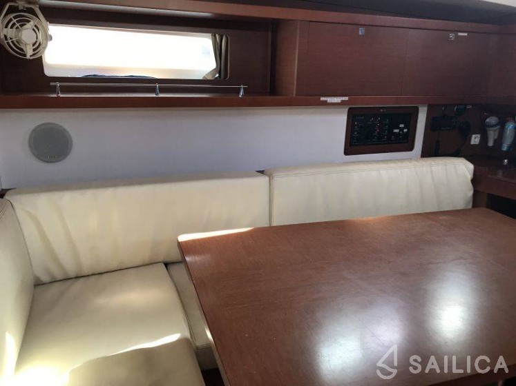 Oceanis 45 - Yacht Charter Sailica