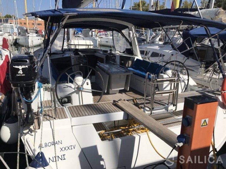 Oceanis 45 - Yacht Charter Sailica