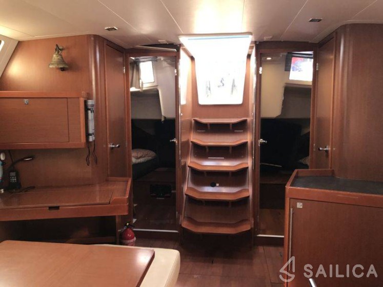 Oceanis 45 - Yacht Charter Sailica