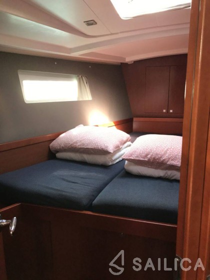 Oceanis 45 - Yacht Charter Sailica