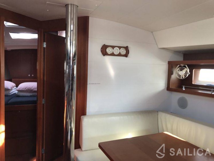 Oceanis 45 - Yacht Charter Sailica