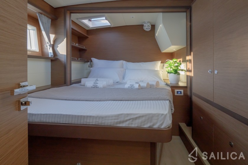 Lagoon 52F - Yacht Charter Sailica