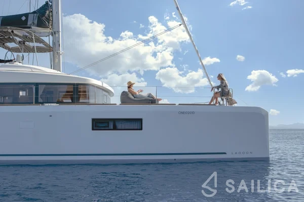 Lagoon 52F - Yacht Charter Sailica