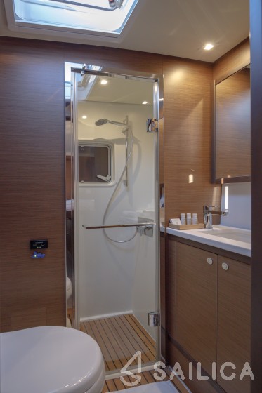 Lagoon 52F - Yacht Charter Sailica