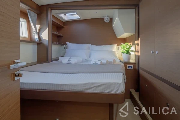 Lagoon 52F - Yacht Charter Sailica