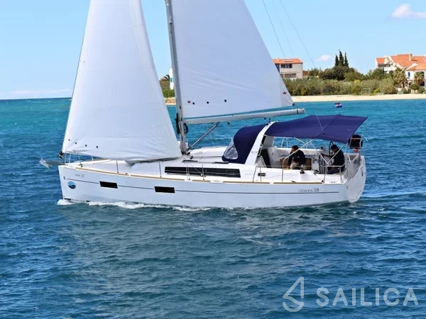 Oceanis 38.1 - Yacht Charter Sailica