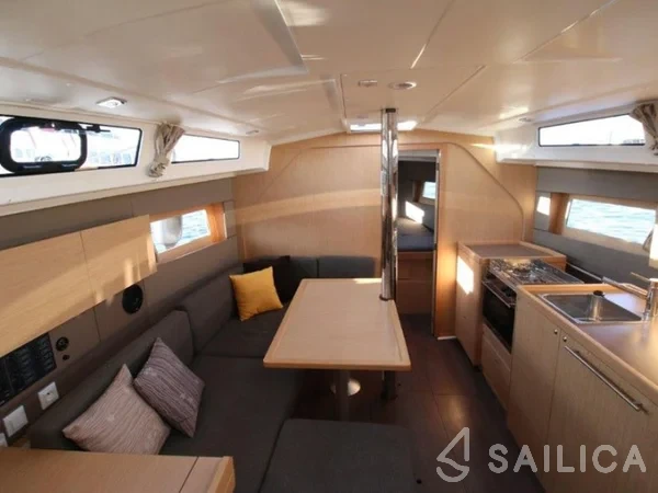 Oceanis 38 - Yacht Charter Sailica