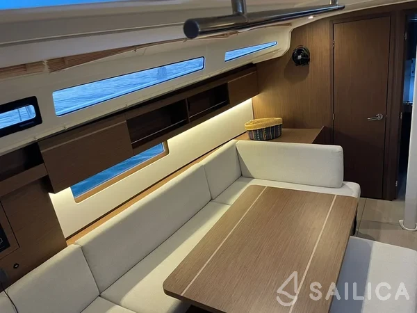 Oceanis 40.1 - Yacht Charter Sailica