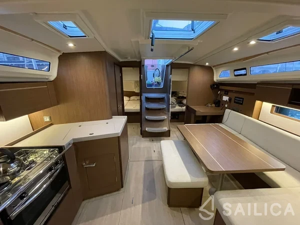 Oceanis 40.1 - Yacht Charter Sailica