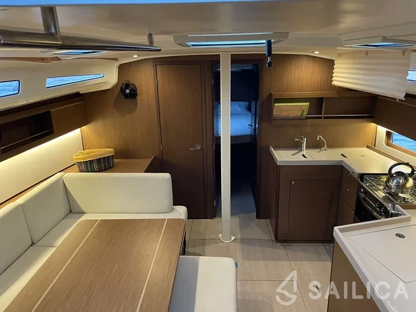 Oceanis 40.1 - Yacht Charter Sailica
