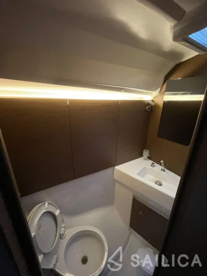Oceanis 40.1 - Yacht Charter Sailica