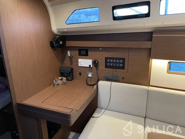 Oceanis 40.1 - Yacht Charter Sailica