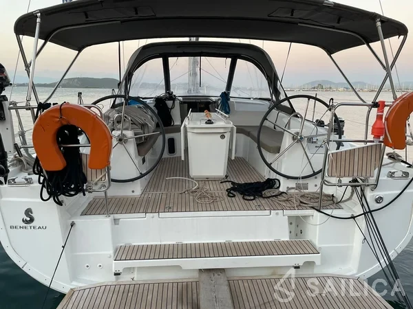 Oceanis 40.1 - Yacht Charter Sailica