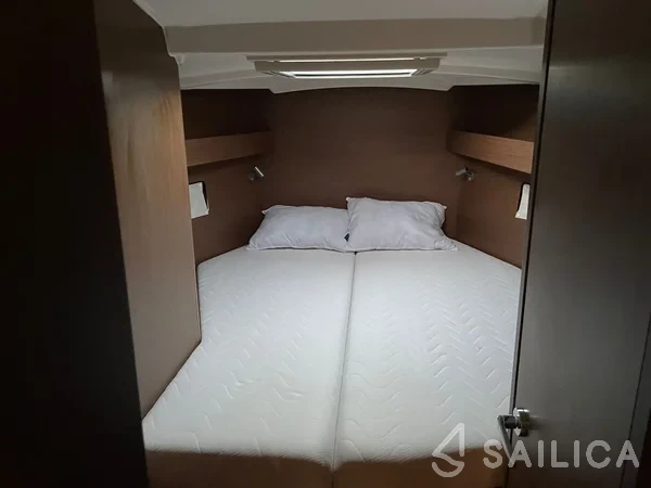 Oceanis 40.1 - Yacht Charter Sailica