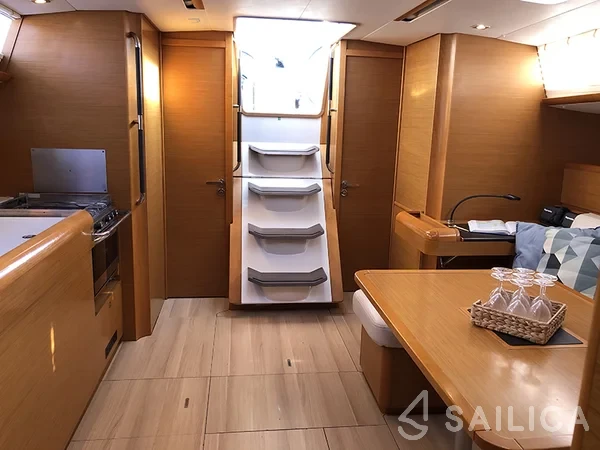 Sun Odyssey 479 - Photo #51 Sun Odyssey 479 - Yacht Charter Sailica