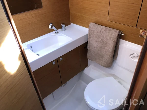 Sun Odyssey 479 - Photo #60 Sun Odyssey 479 - Yacht Charter Sailica