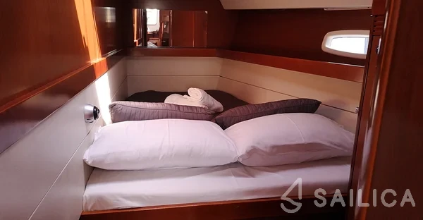 Oceanis 50 Family - Yacht Charter Sailica