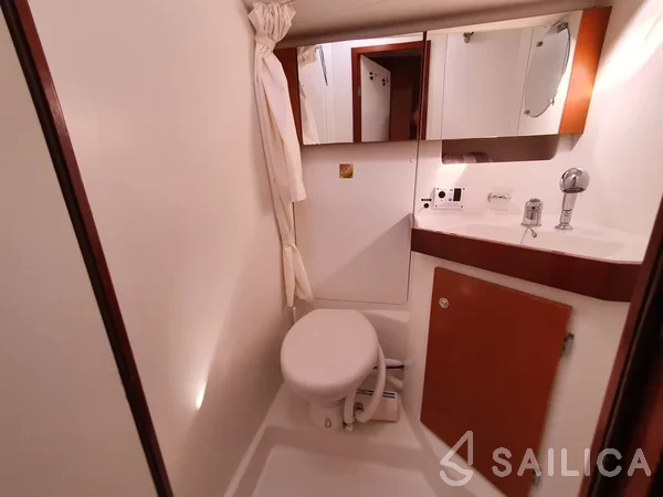 Oceanis 50 Family - Yacht Charter Sailica