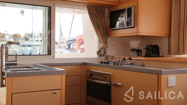 Lagoon 450 - Yacht Charter Sailica