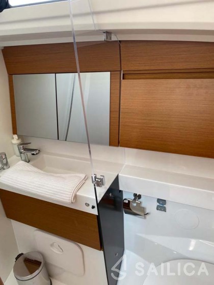 Sun Odyssey 410 - Yacht Charter Sailica