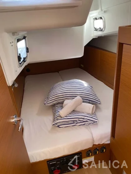 Sun Odyssey 410 - Yacht Charter Sailica