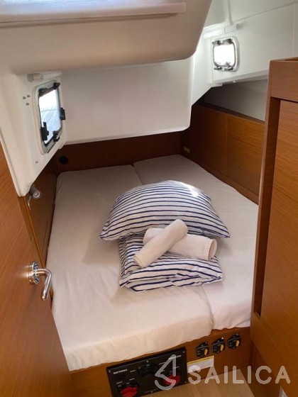 Sun Odyssey 410 - Yacht Charter Sailica