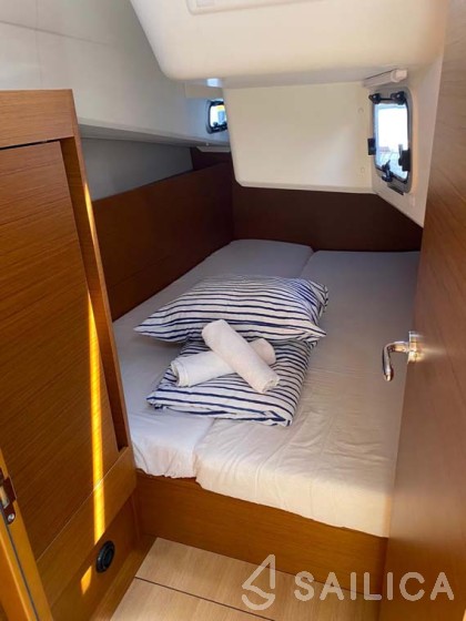 Sun Odyssey 410 - Yacht Charter Sailica