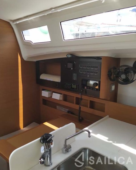 Sun Odyssey 410 - Yacht Charter Sailica