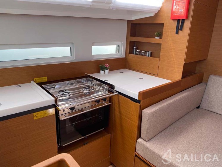 Sun Odyssey 410 - Yacht Charter Sailica