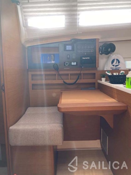 Sun Odyssey 410 - Yacht Charter Sailica