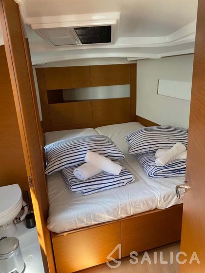 Sun Odyssey 410 - Yacht Charter Sailica