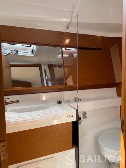 Sun Odyssey 410 - Yacht Charter Sailica