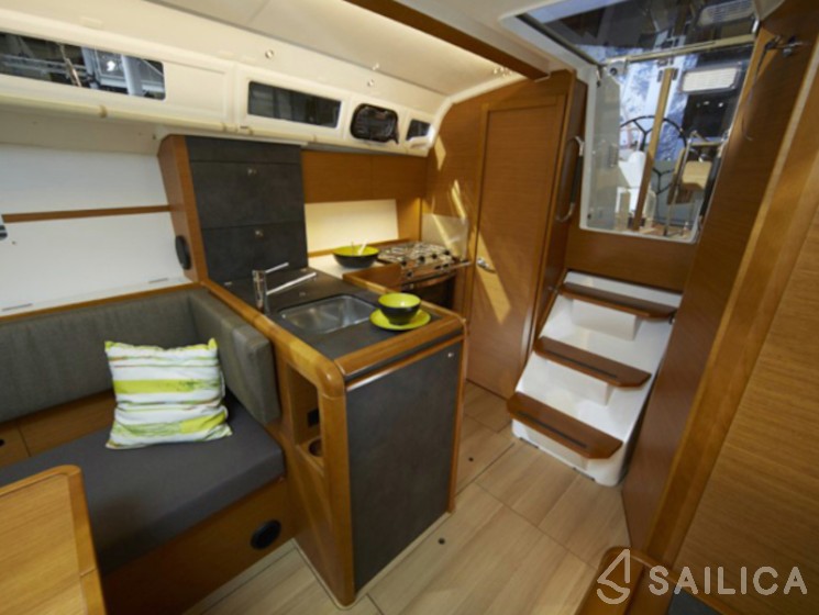 Sun Odyssey 410 - Yacht Charter Sailica