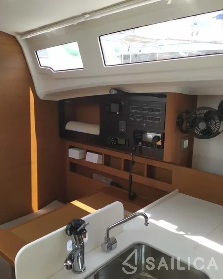 Sun Odyssey 410 - Yacht Charter Sailica
