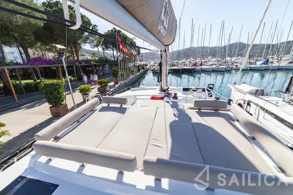 Bali Catspace - Yacht Charter Sailica