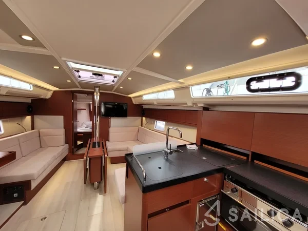 Hanse 418 - Yacht Charter Sailica