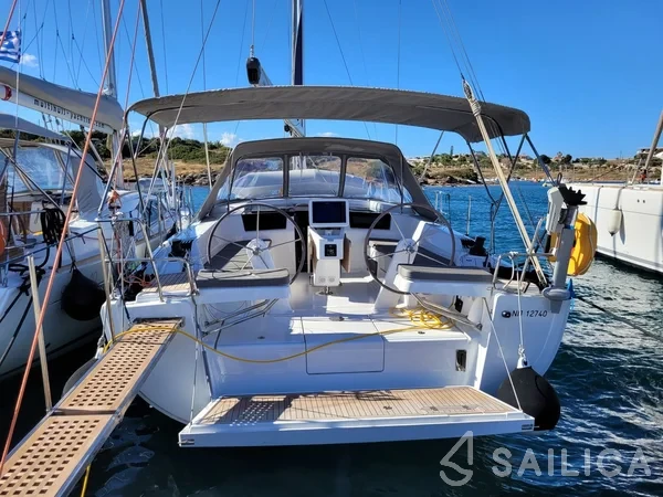 Hanse 418 - Yacht Charter Sailica
