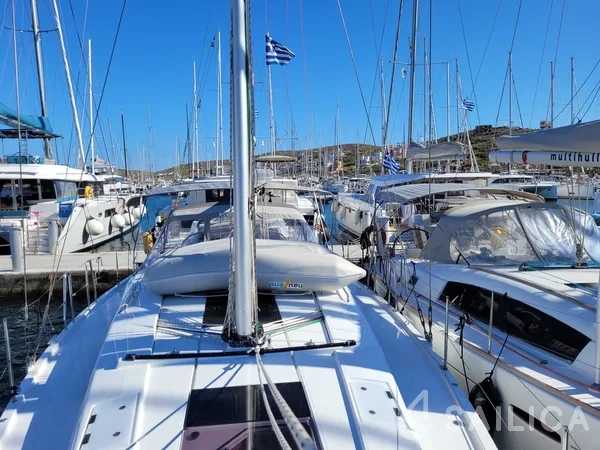 Hanse 418 - Yacht Charter Sailica