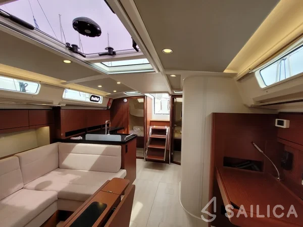 Hanse 418 - Yacht Charter Sailica
