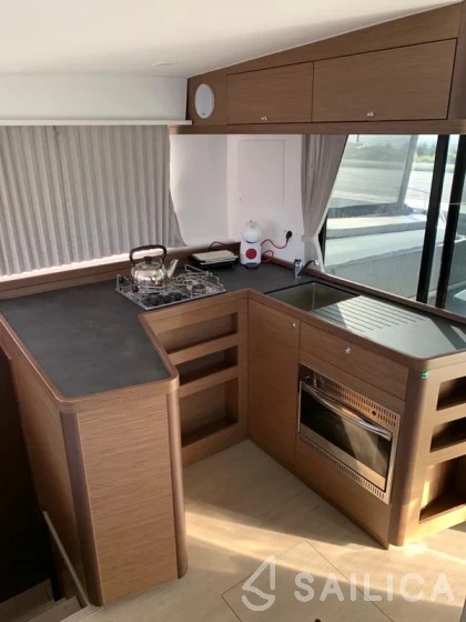 Lagoon 42 - Yacht Charter Sailica