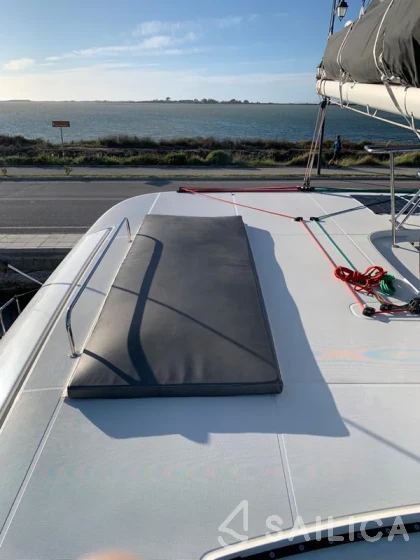 Lagoon 42 - Yacht Charter Sailica