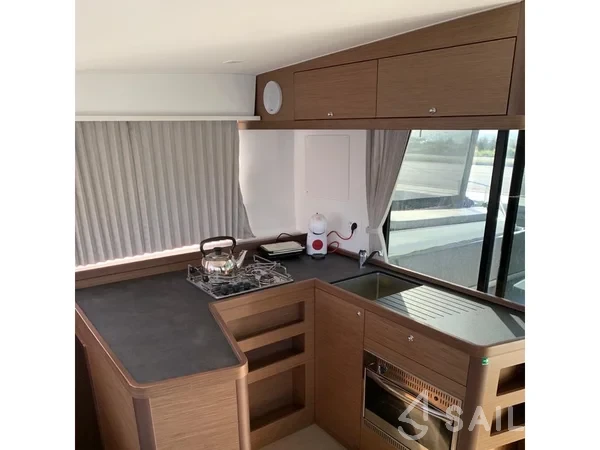 Lagoon 42 - Yacht Charter Sailica