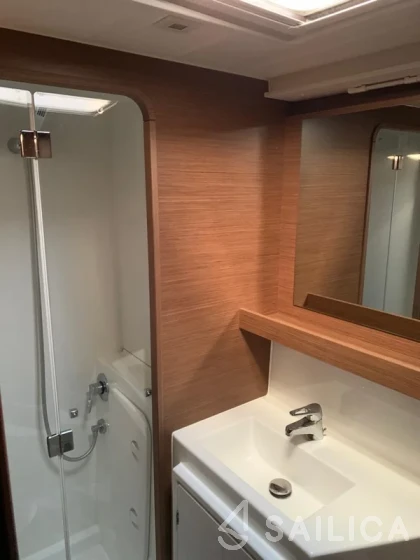 Lagoon 42 - Yacht Charter Sailica