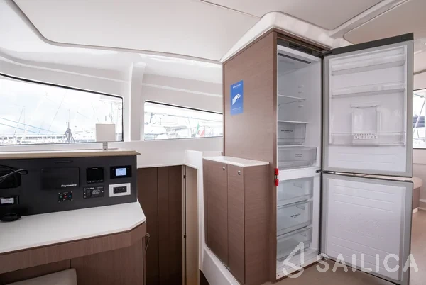 Bali 4.2 - Yacht Charter Sailica